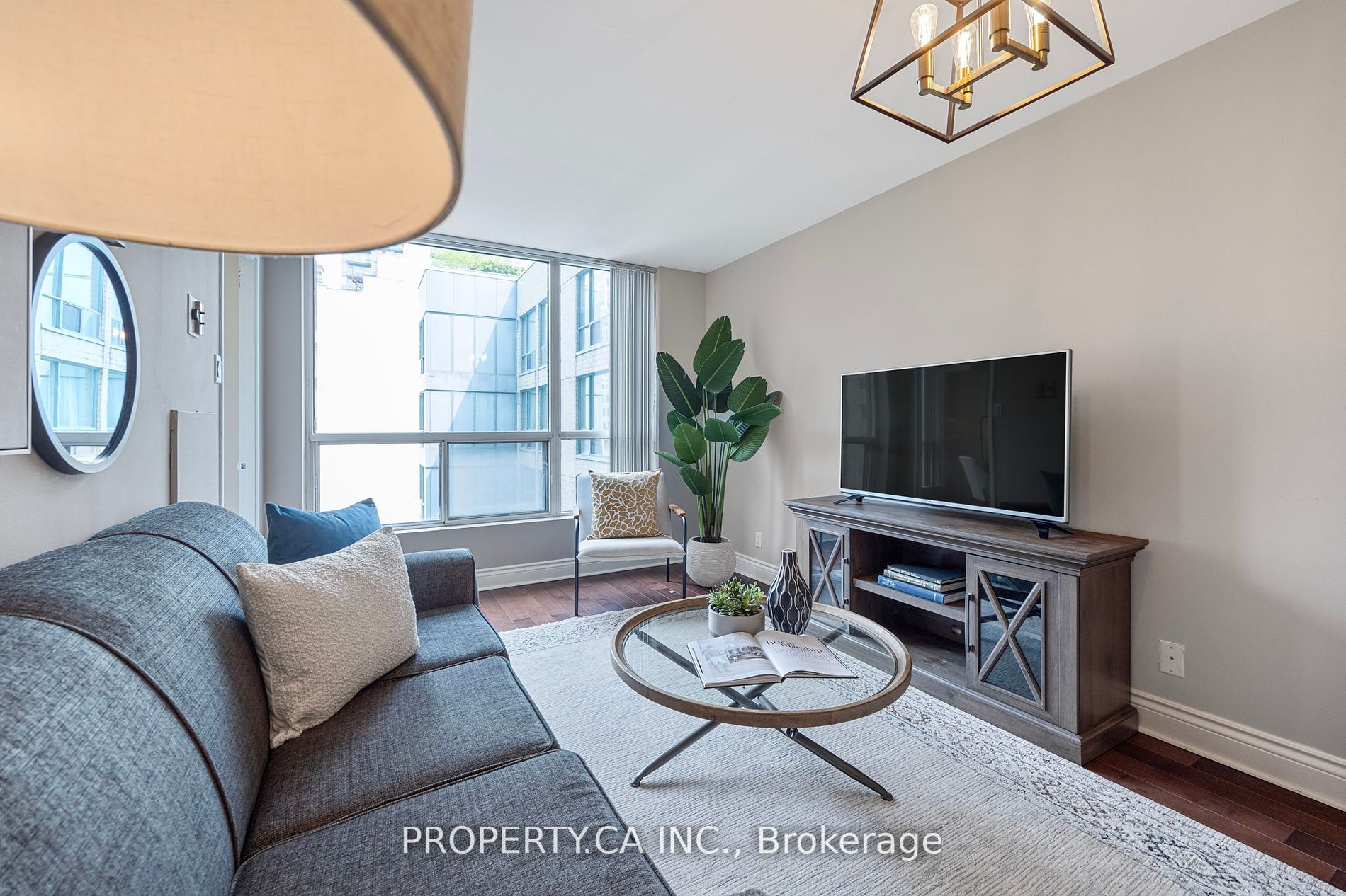 92 King St E, #708