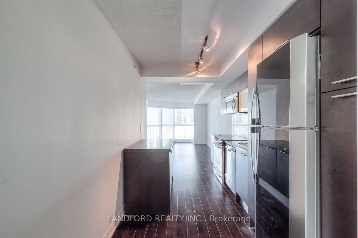 386 Yonge St, #1816