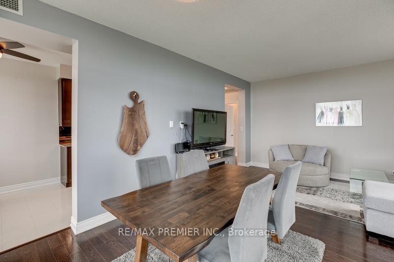 10 Bloorview Pl, #1012