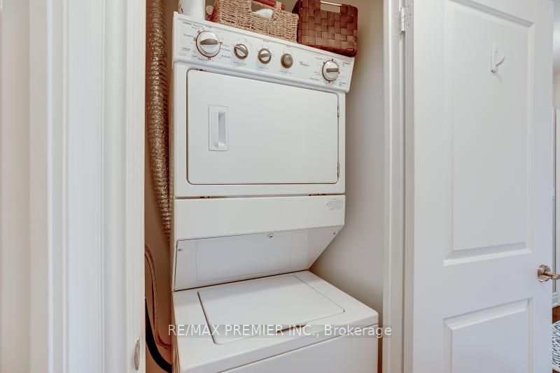 10 Bloorview Pl, #1012