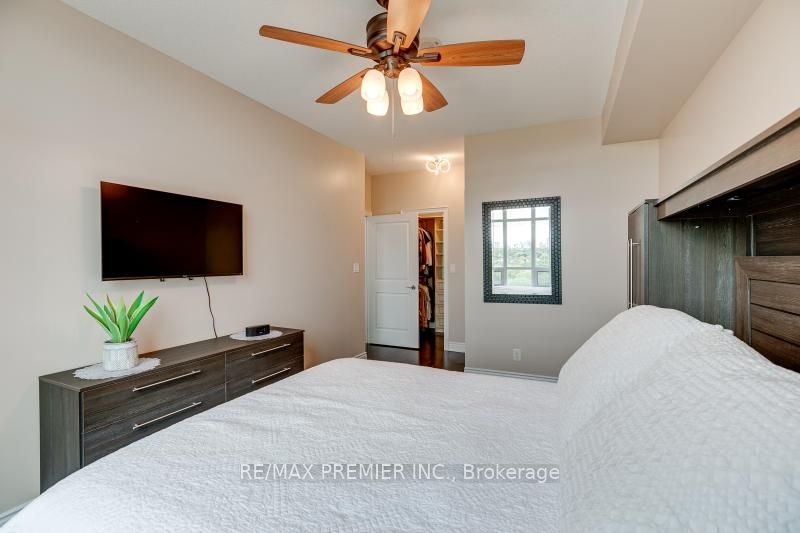 10 Bloorview Pl, #1012