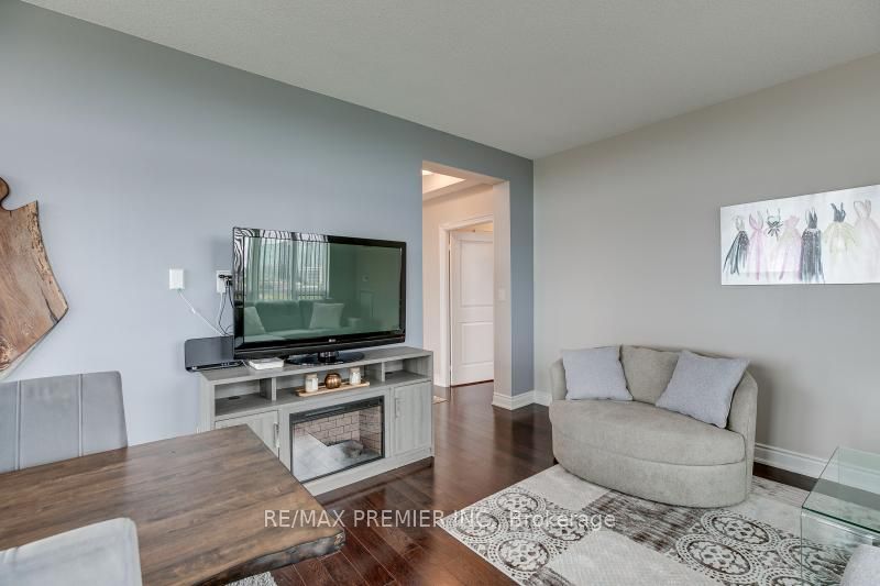 10 Bloorview Pl, #1012