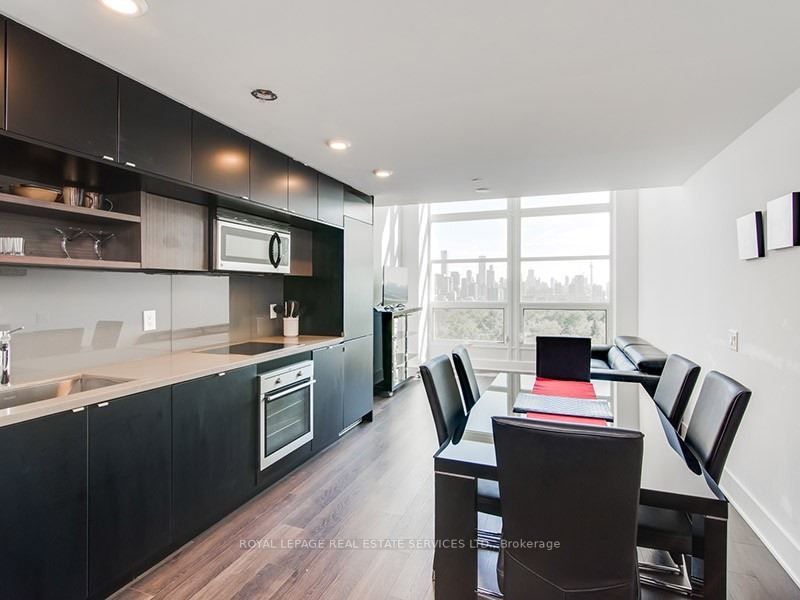111 St Clair Ave W, #928
