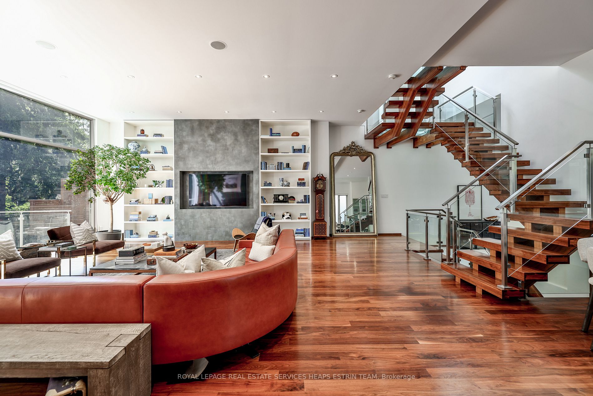 63 Douglas Cres