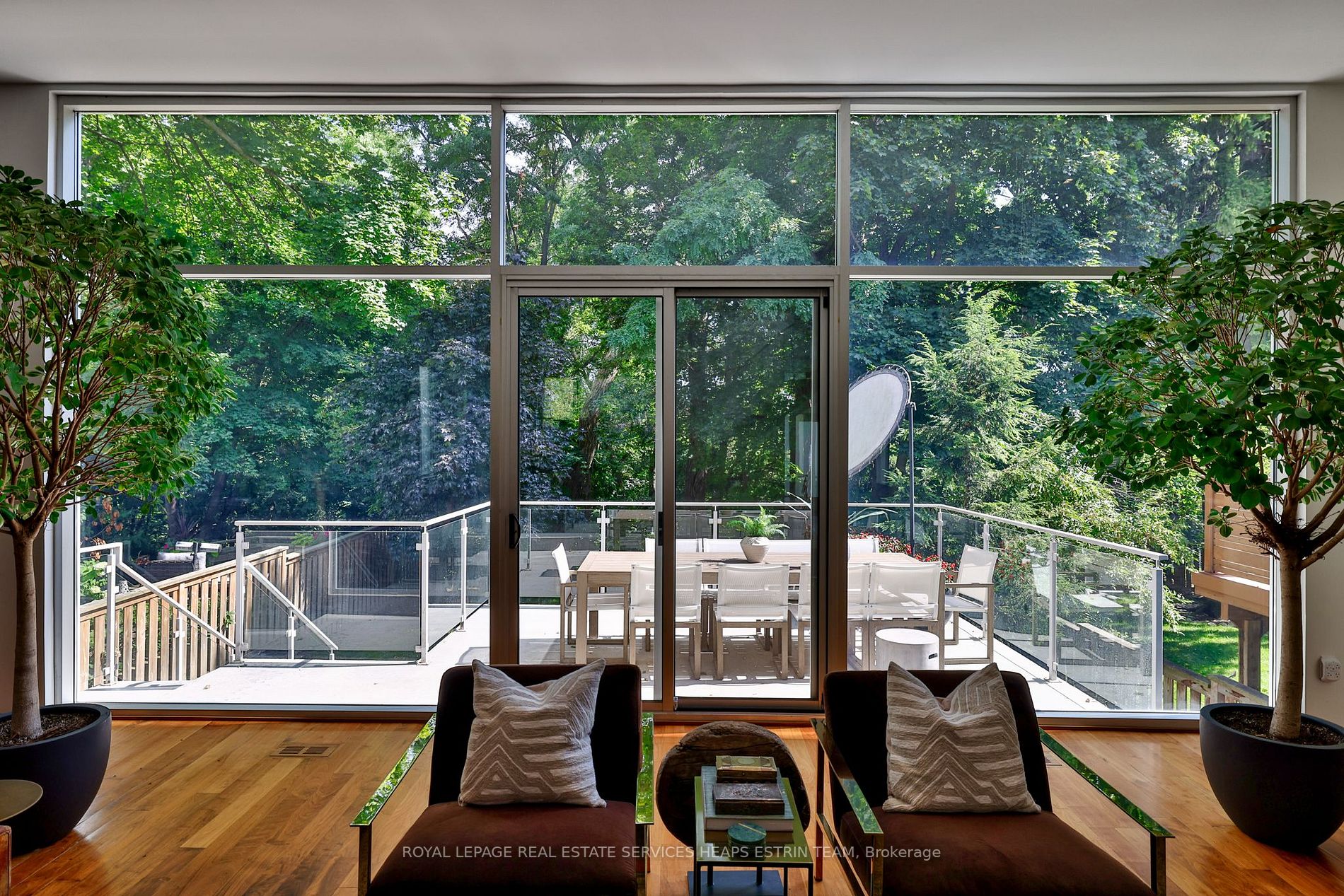 63 Douglas Cres