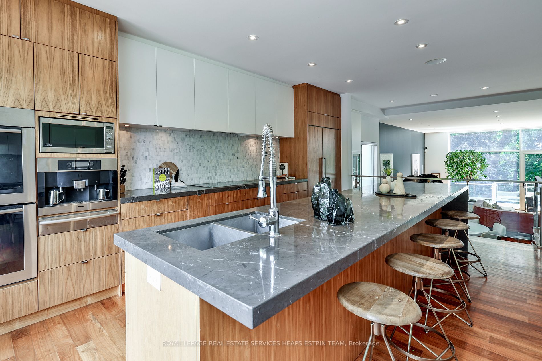 63 Douglas Cres