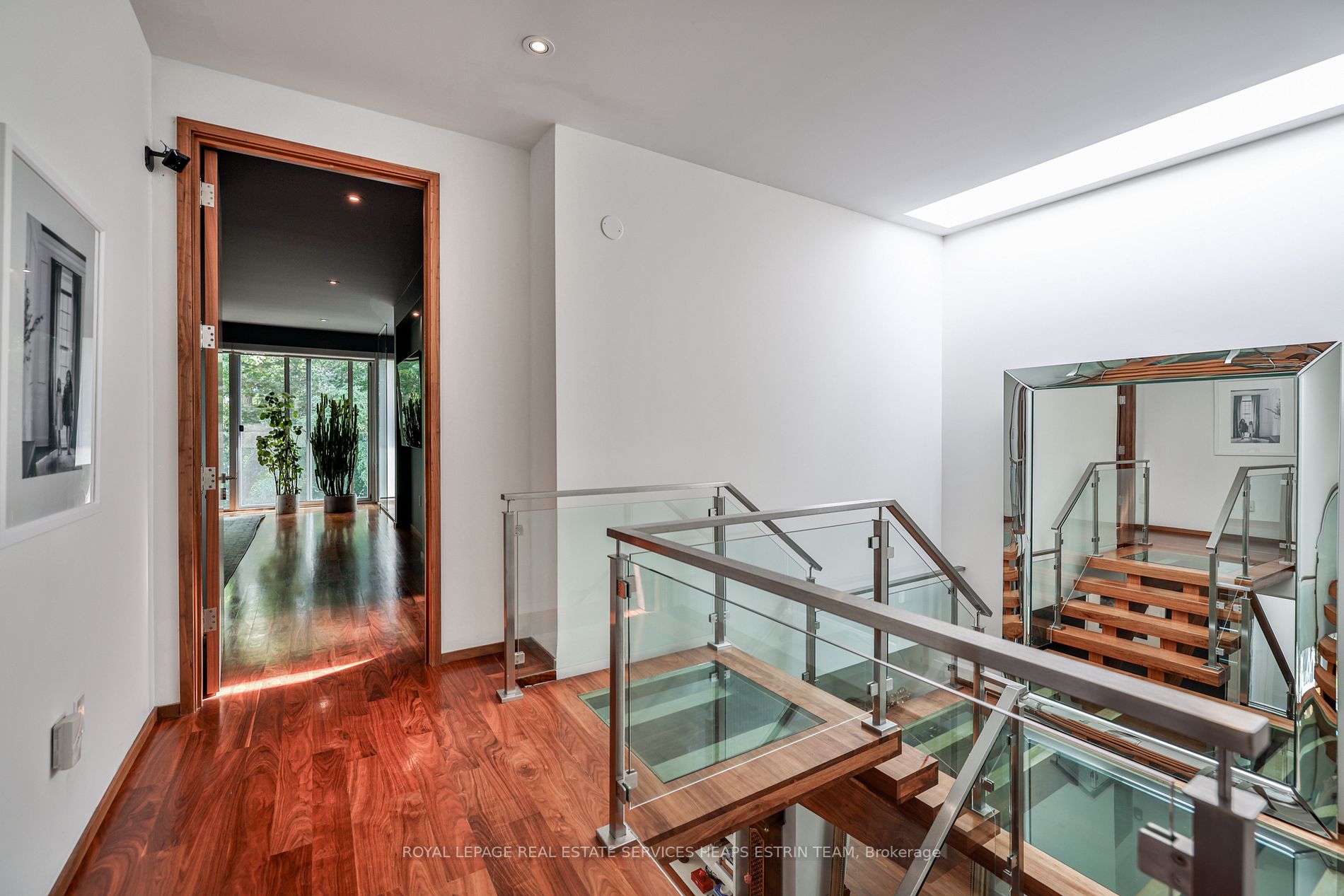63 Douglas Cres