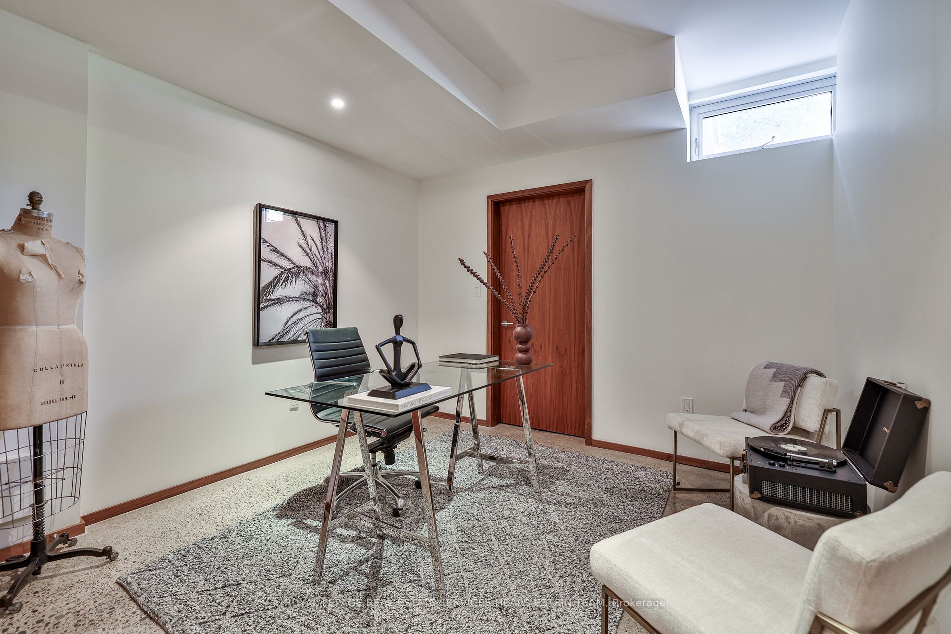 63 Douglas Cres