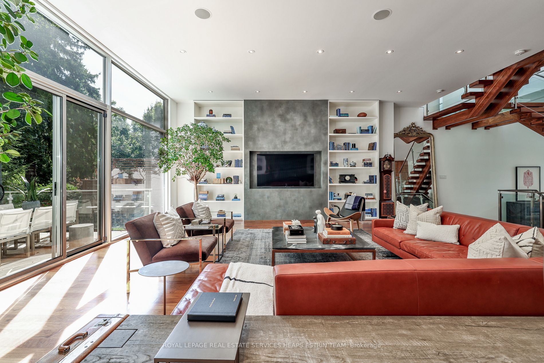 63 Douglas Cres
