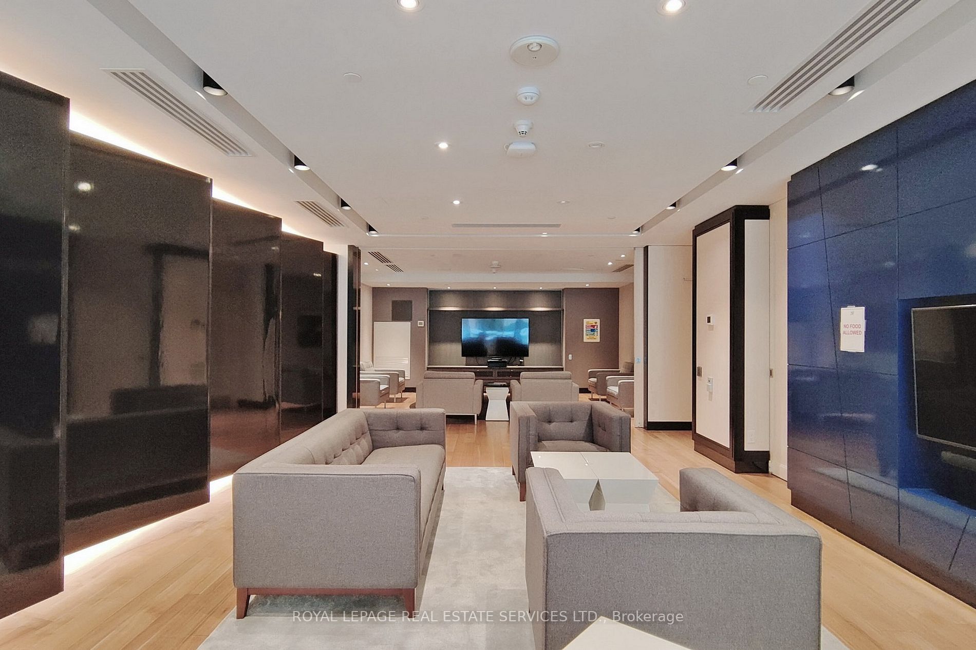 30 Roehampton Ave, #413