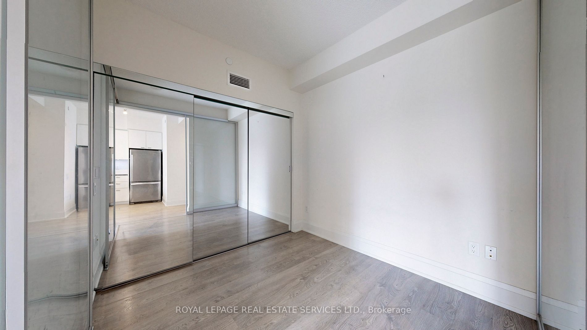 30 Roehampton Ave, #413