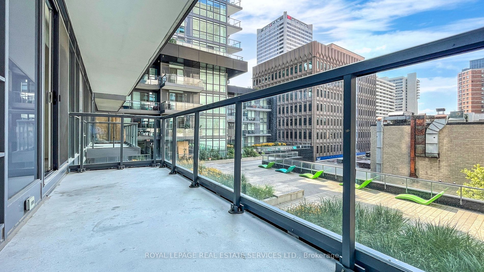 30 Roehampton Ave, #413