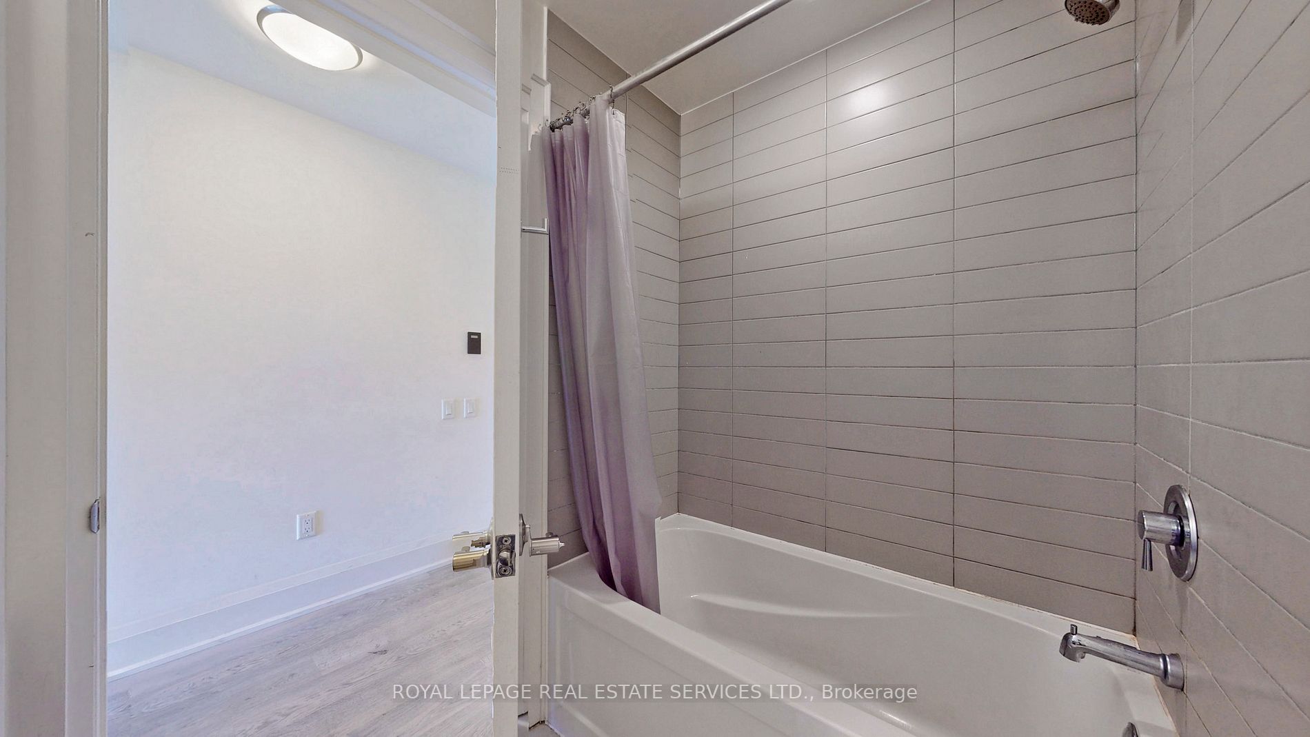 30 Roehampton Ave, #413