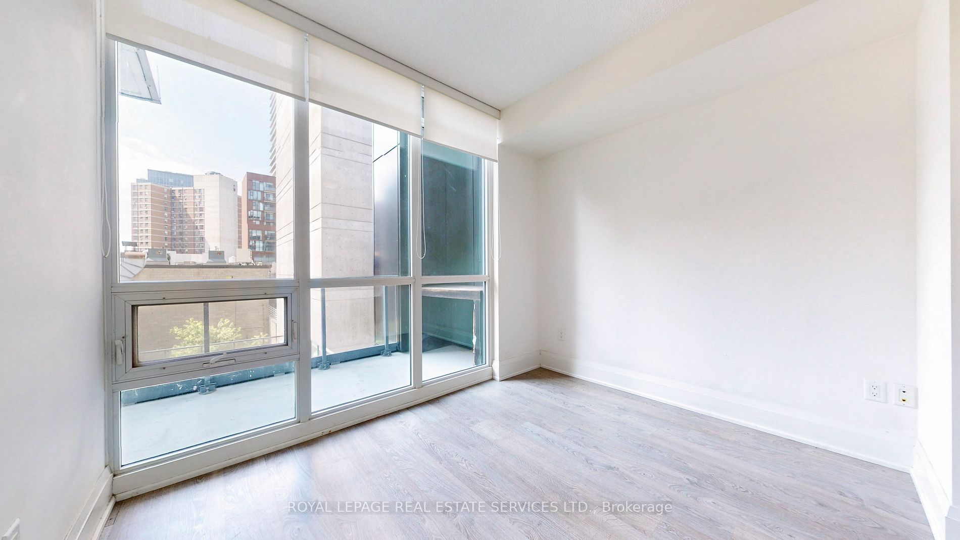 30 Roehampton Ave, #413