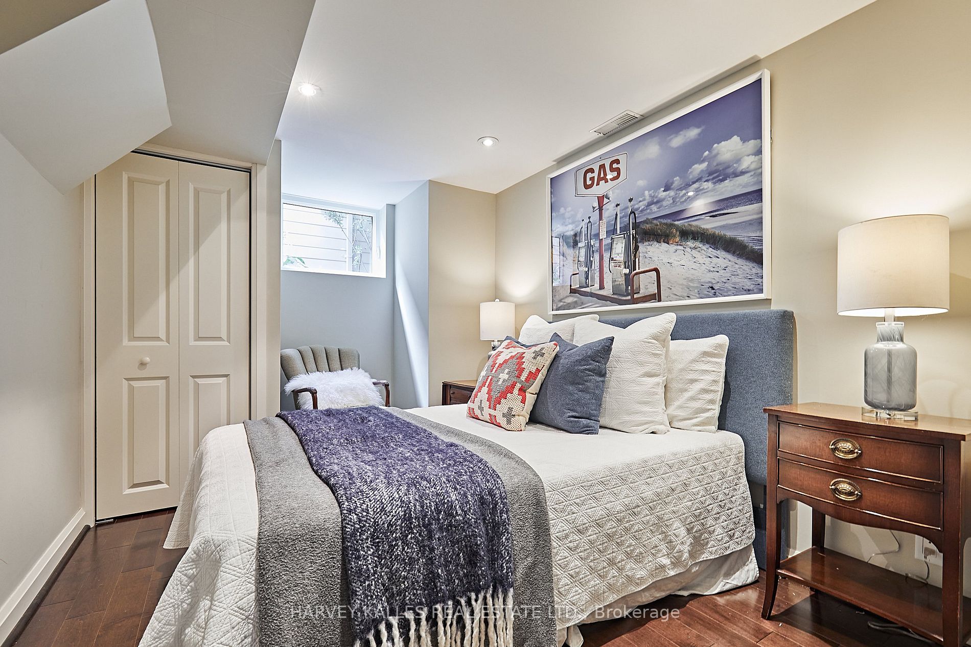 39 Cedarbank Crescent