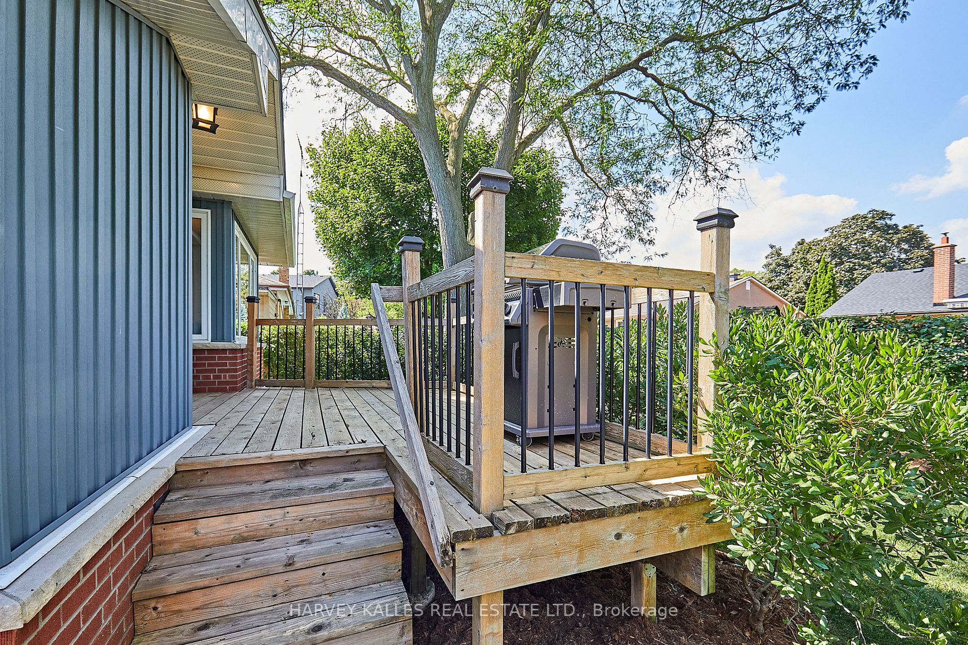 39 Cedarbank Crescent