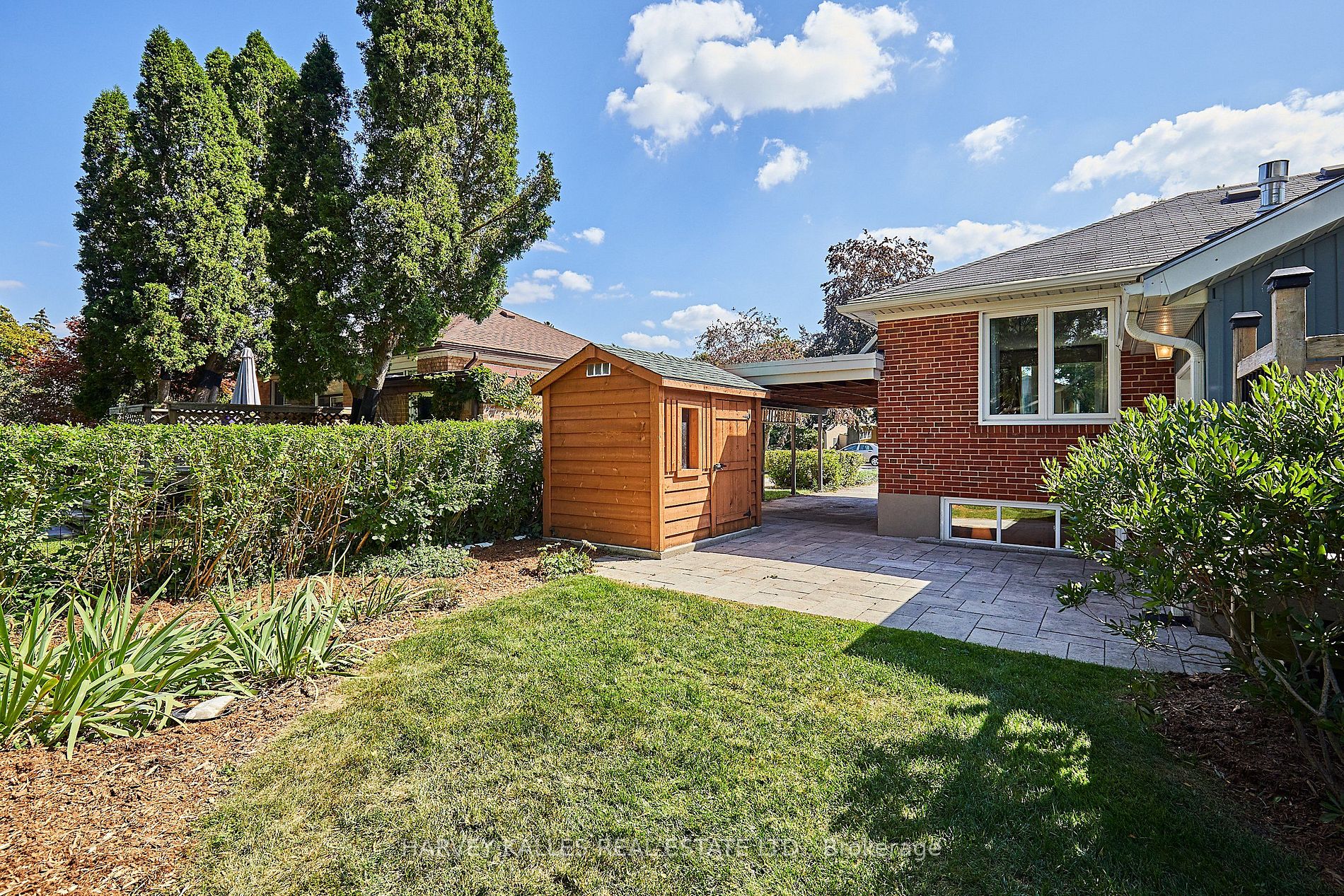 39 Cedarbank Crescent