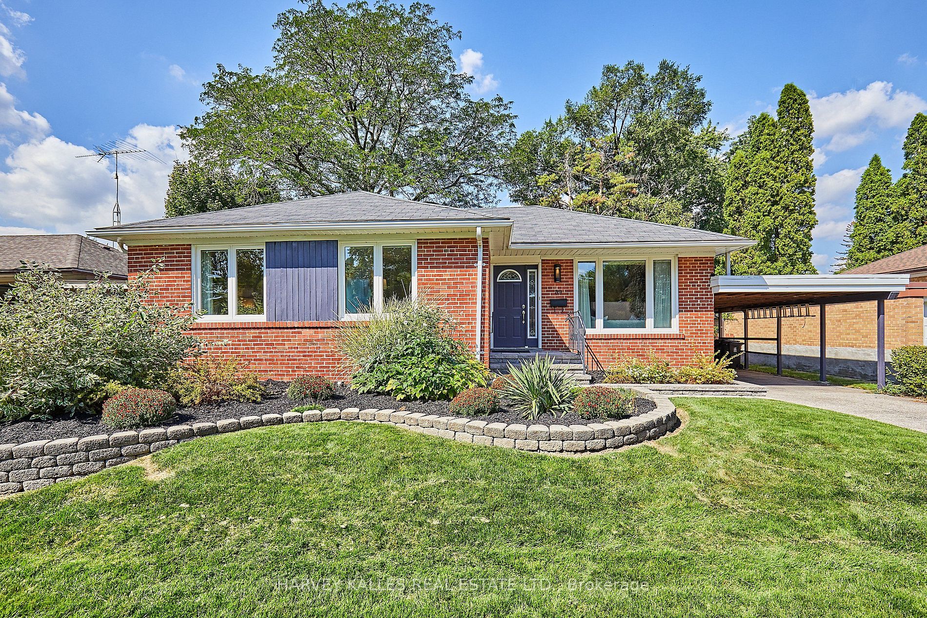 39 Cedarbank Crescent