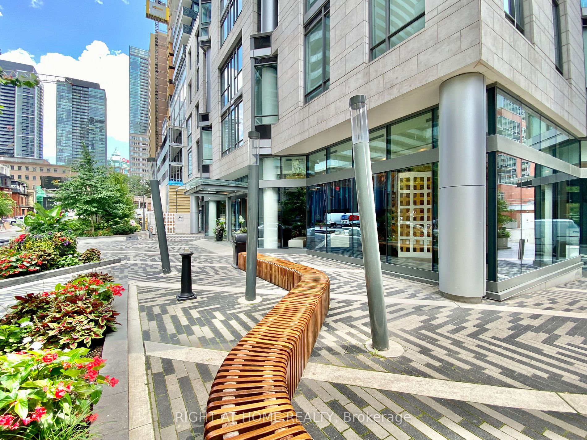 45 Charles St E, #2810