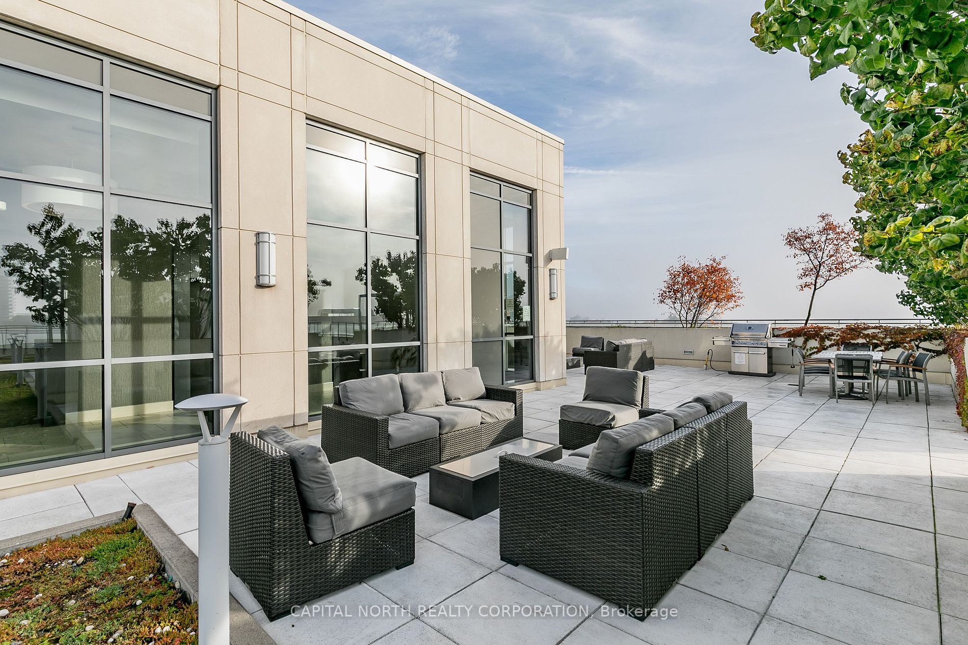 23 glebe Road W, #206