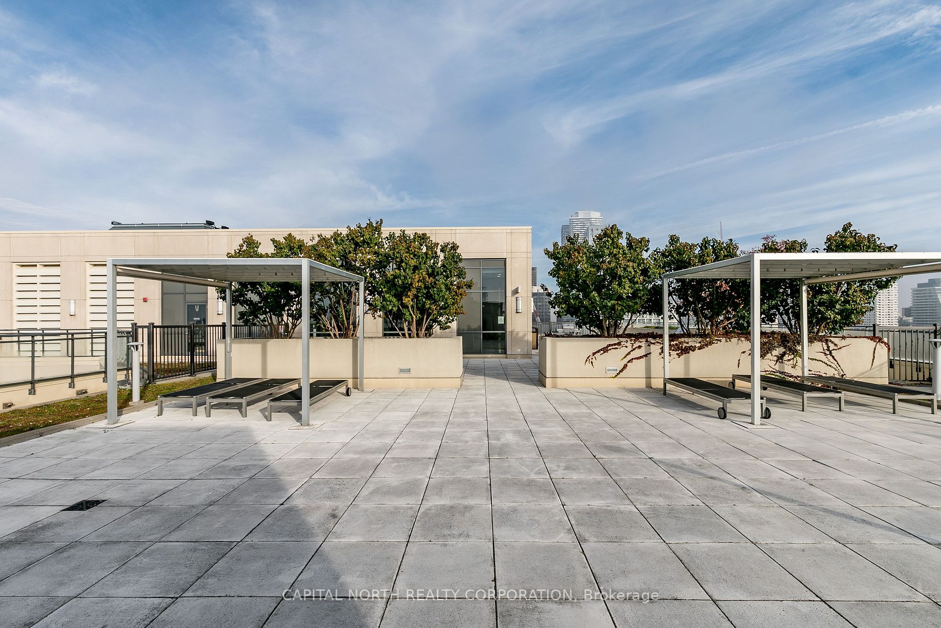 23 glebe Road W, #206