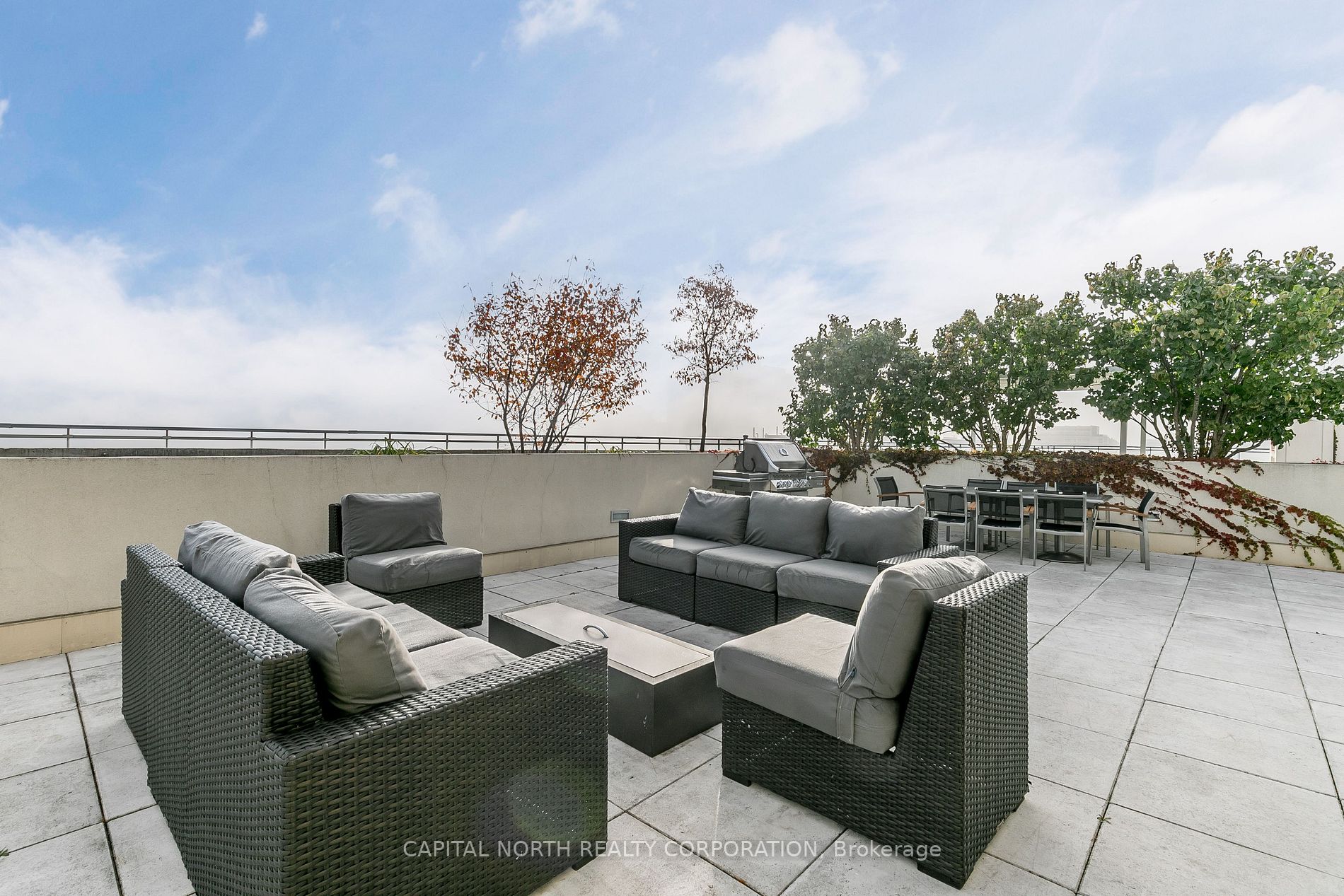 23 glebe Road W, #206