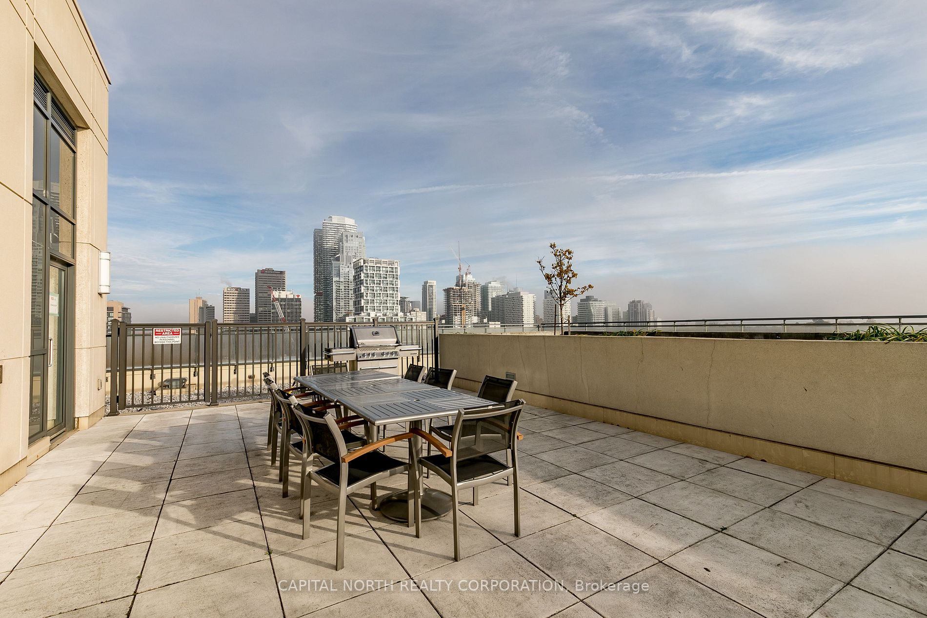 23 glebe Road W, #206