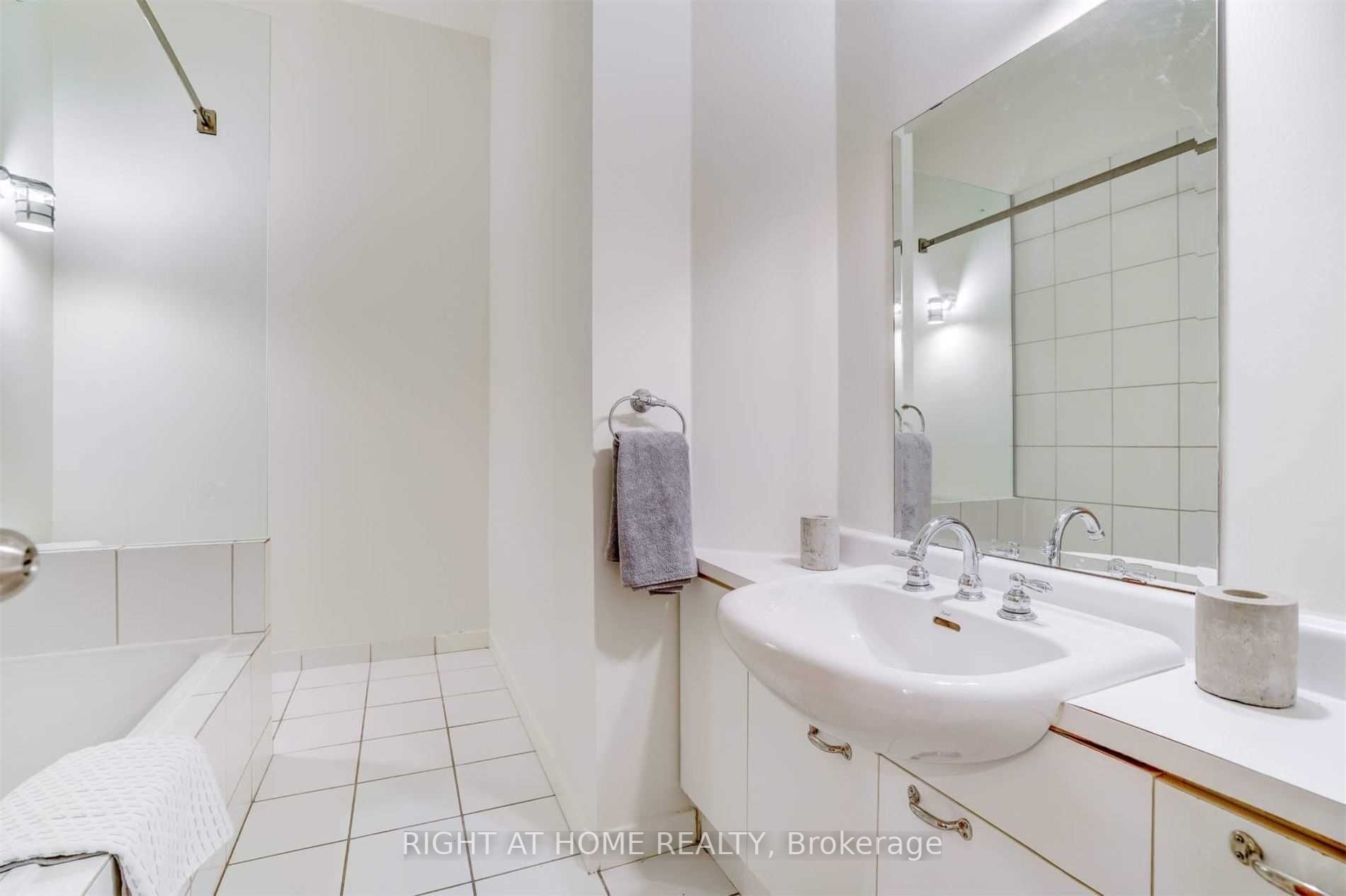 155 Dalhousie St, #718
