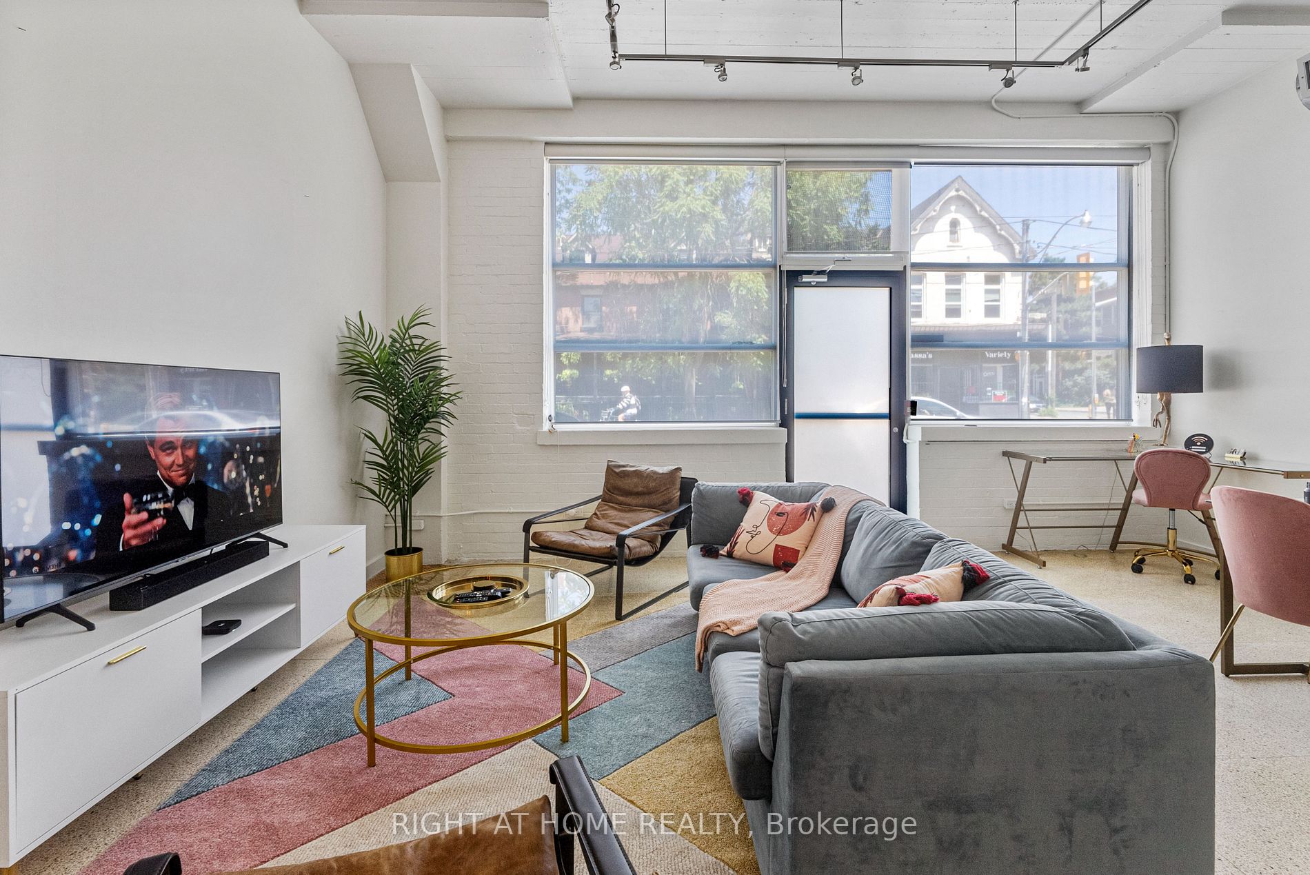 365 Dundas St E, #102