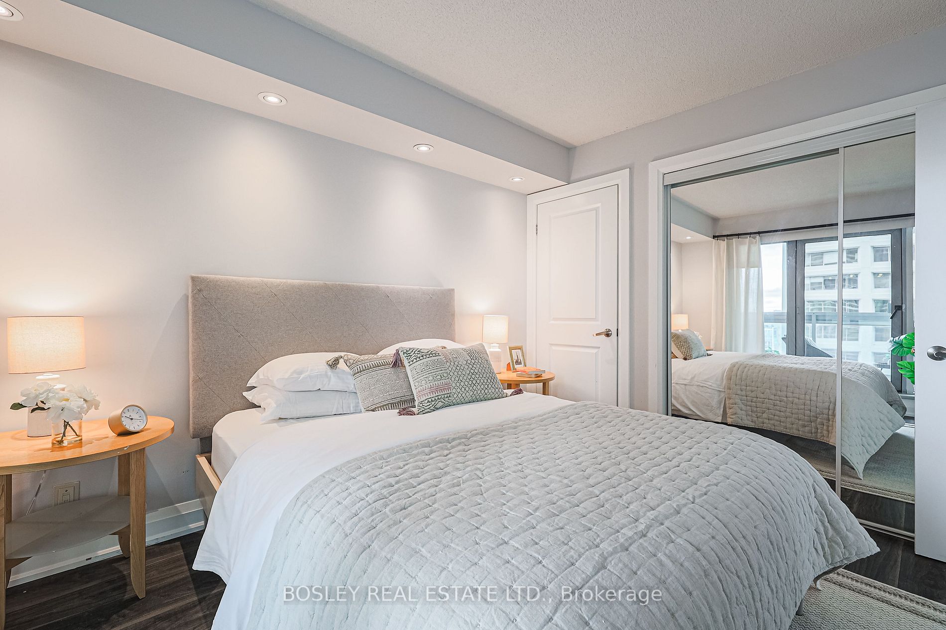 10 Queens Quay W, #1603