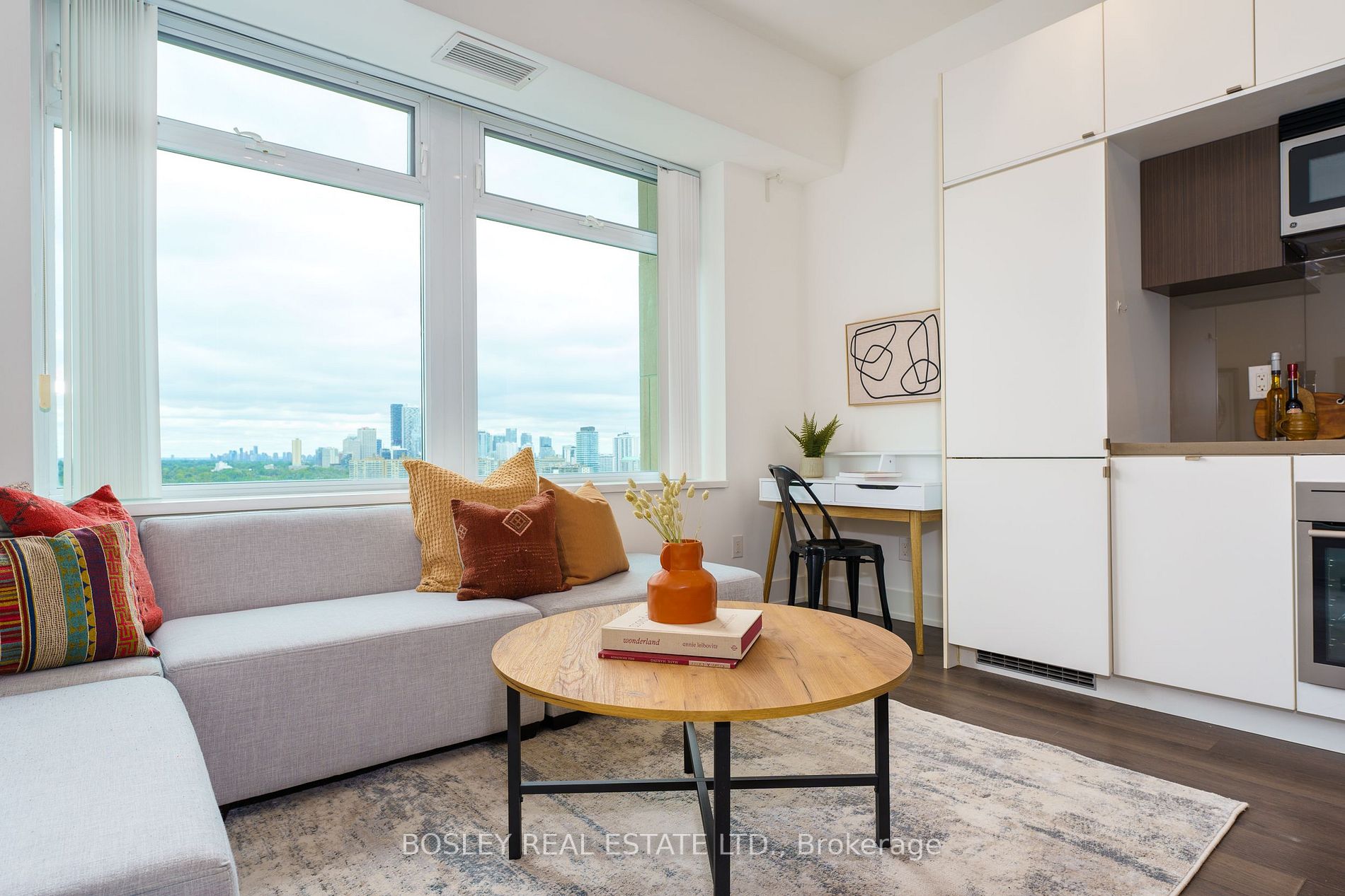 111 St Clair Ave W, #1423