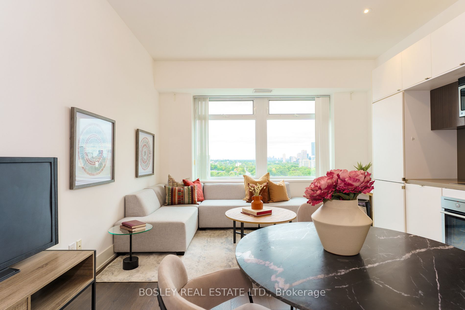 111 St Clair Ave W, #1423