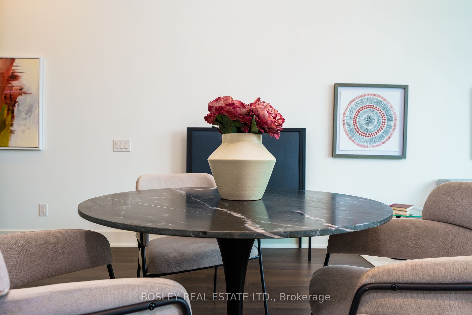 111 St Clair Ave W, #1423