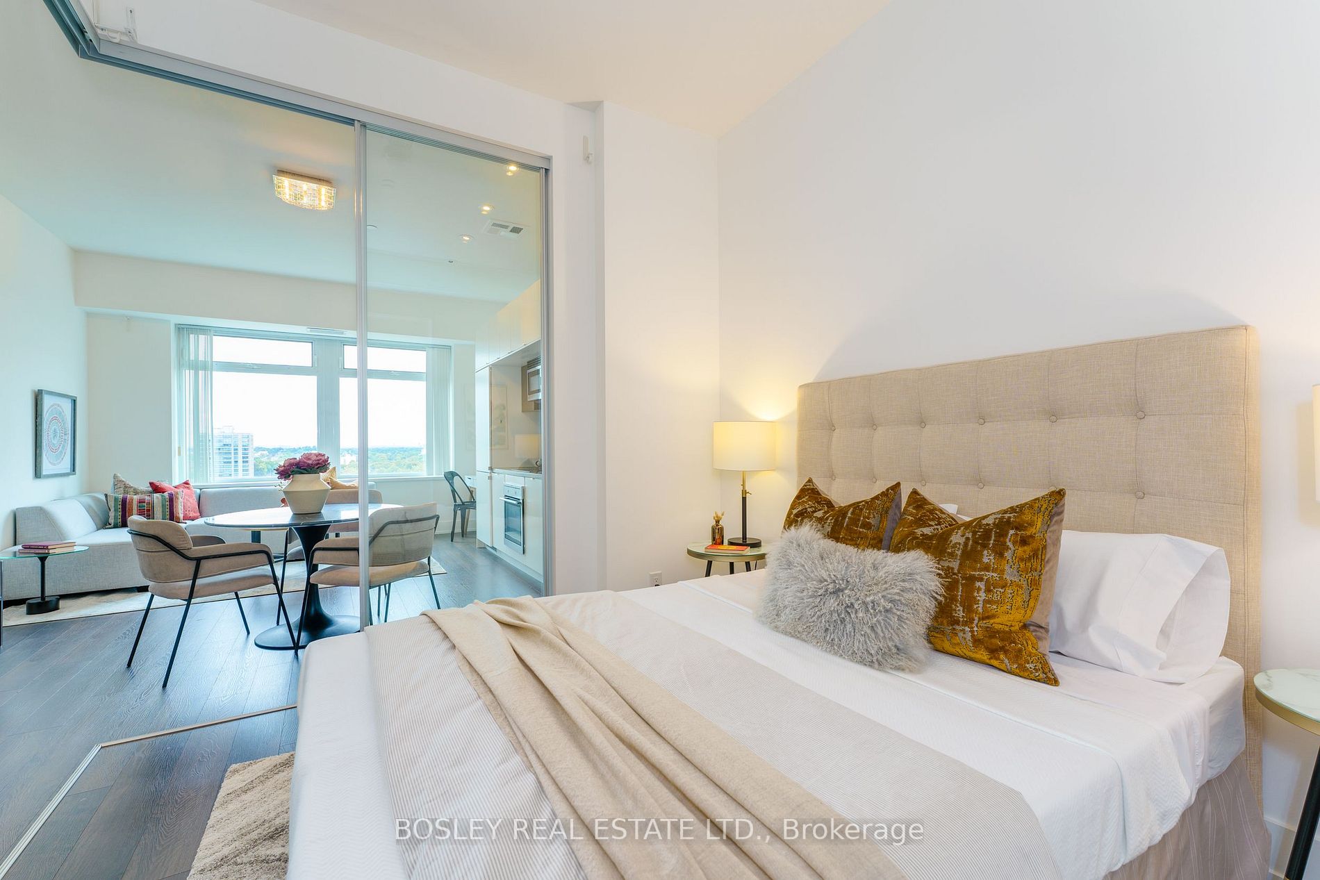 111 St Clair Ave W, #1423