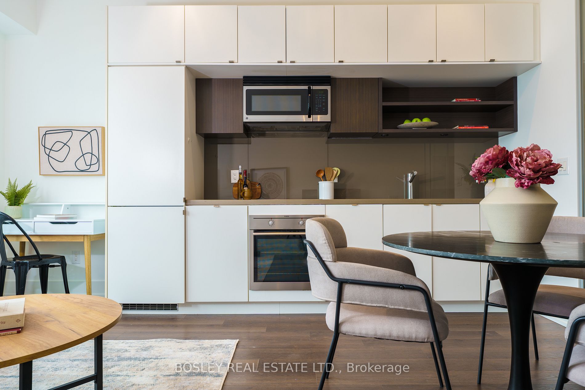 111 St Clair Ave W, #1423