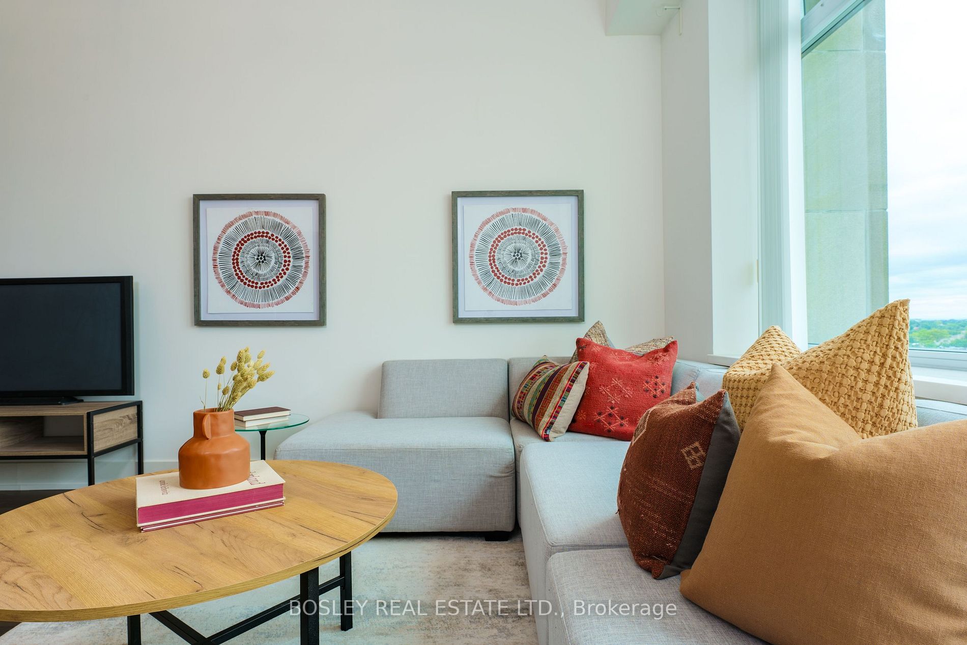 111 St Clair Ave W, #1423