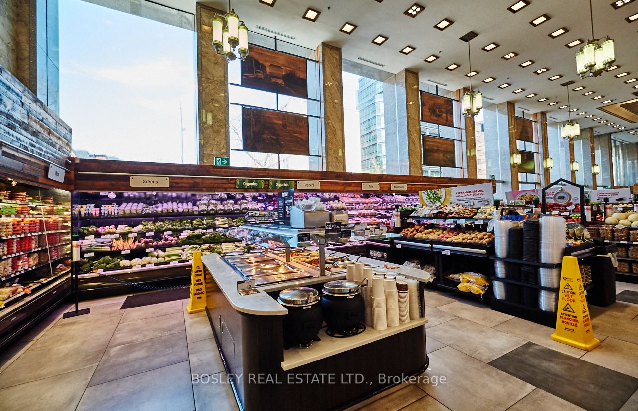 111 St Clair Ave W, #1423