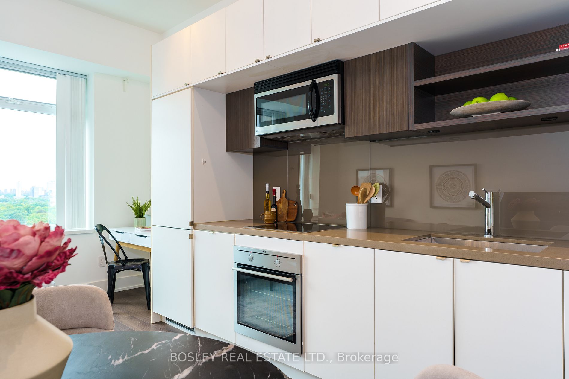 111 St Clair Ave W, #1423