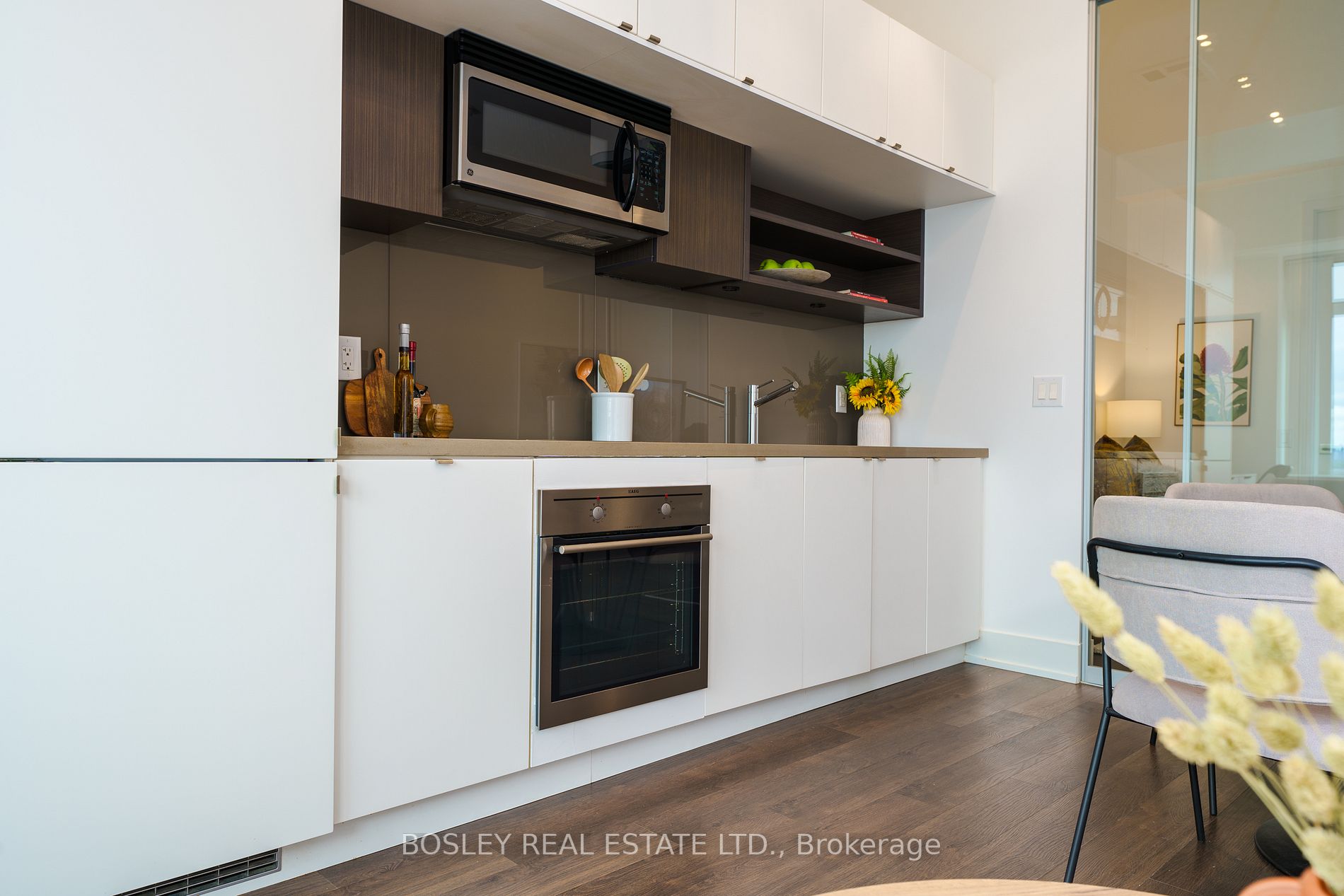 111 St Clair Ave W, #1423