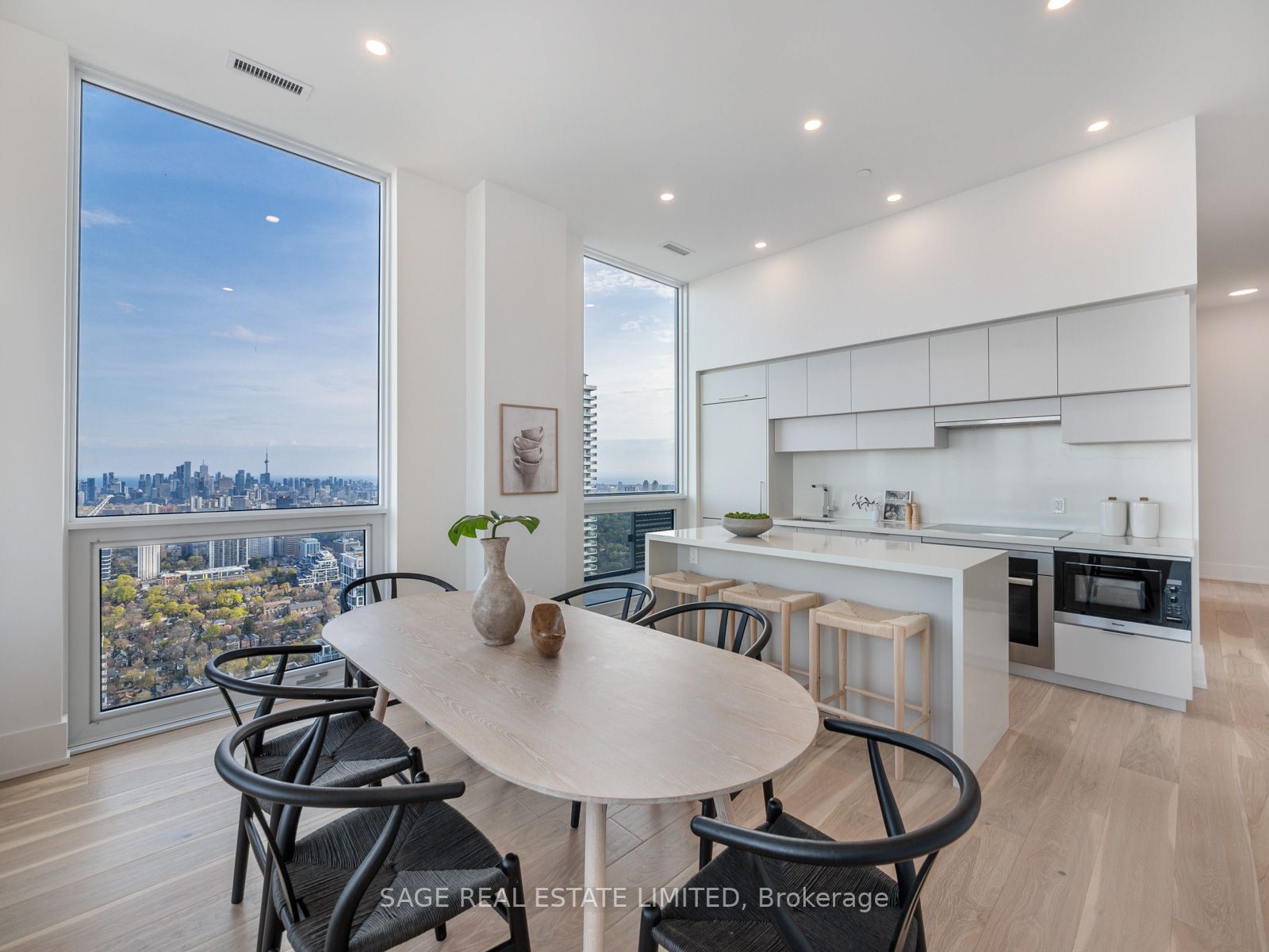 39 Roehampton Avenue, #4602