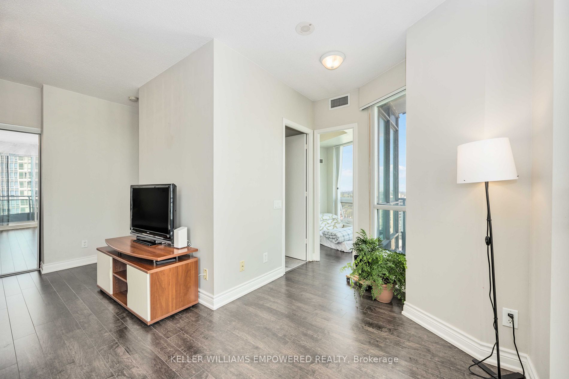 Listing C6811704 - Large Photo # 5
