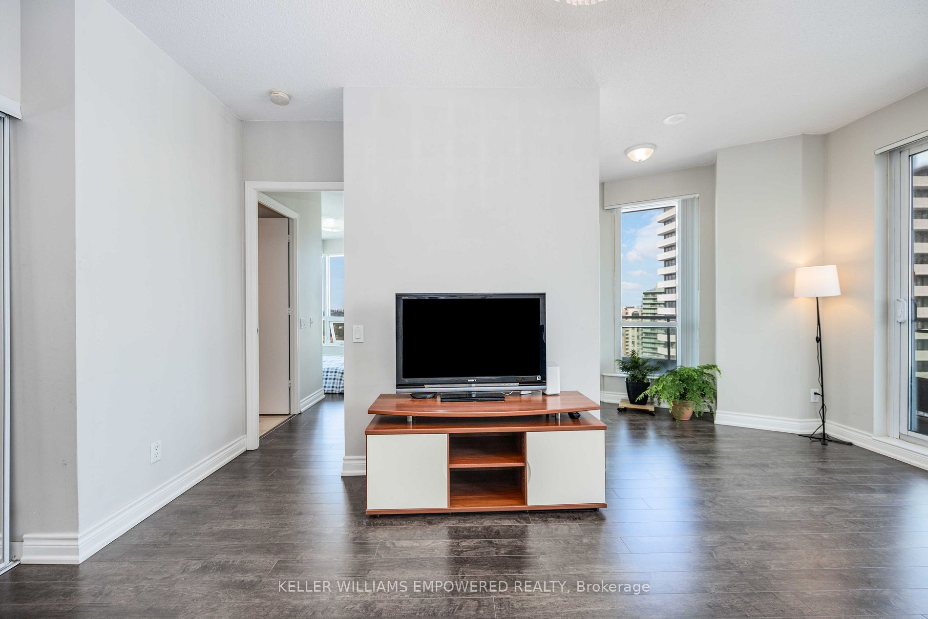 Listing C6811704 - Large Photo # 7