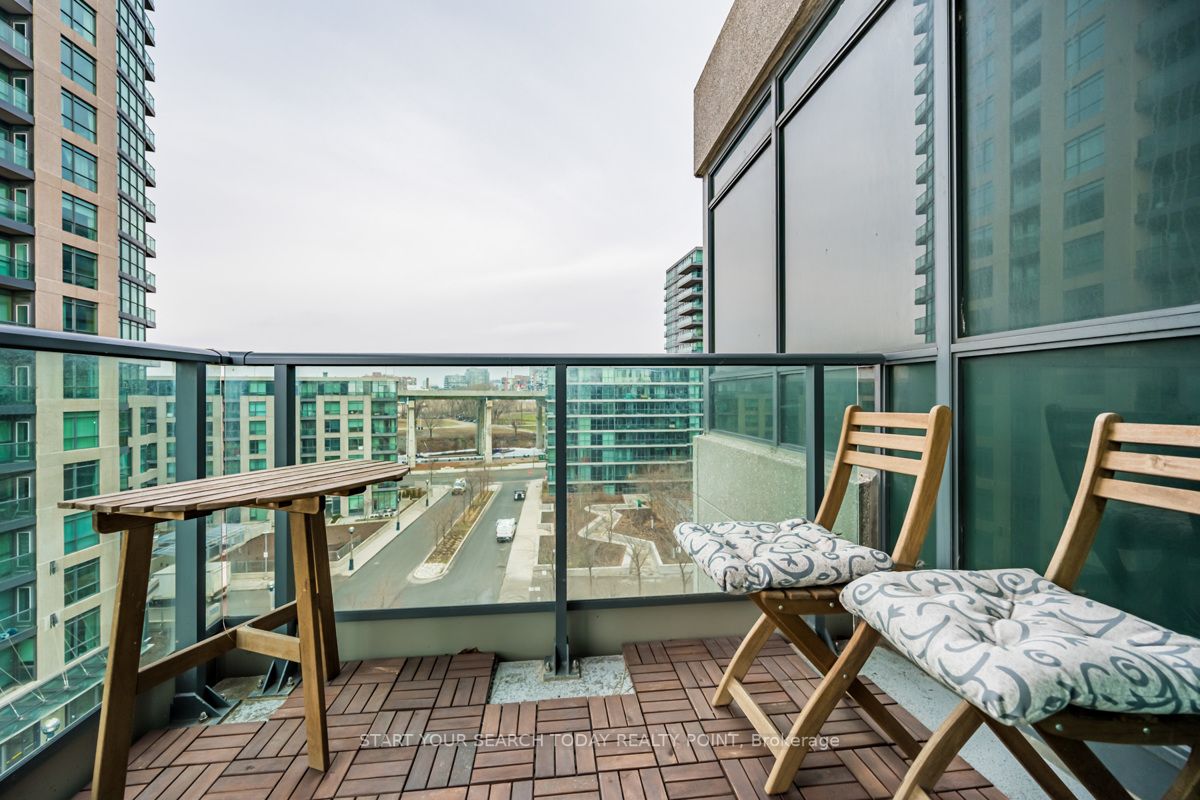 215 Fort York Blvd, #710