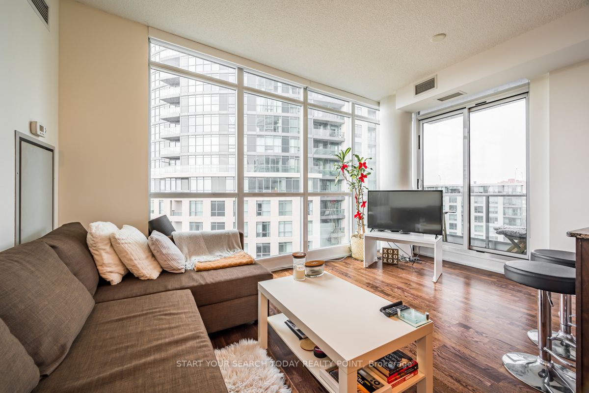 215 Fort York Blvd, #710