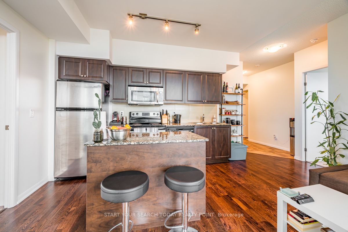 215 Fort York Blvd, #710