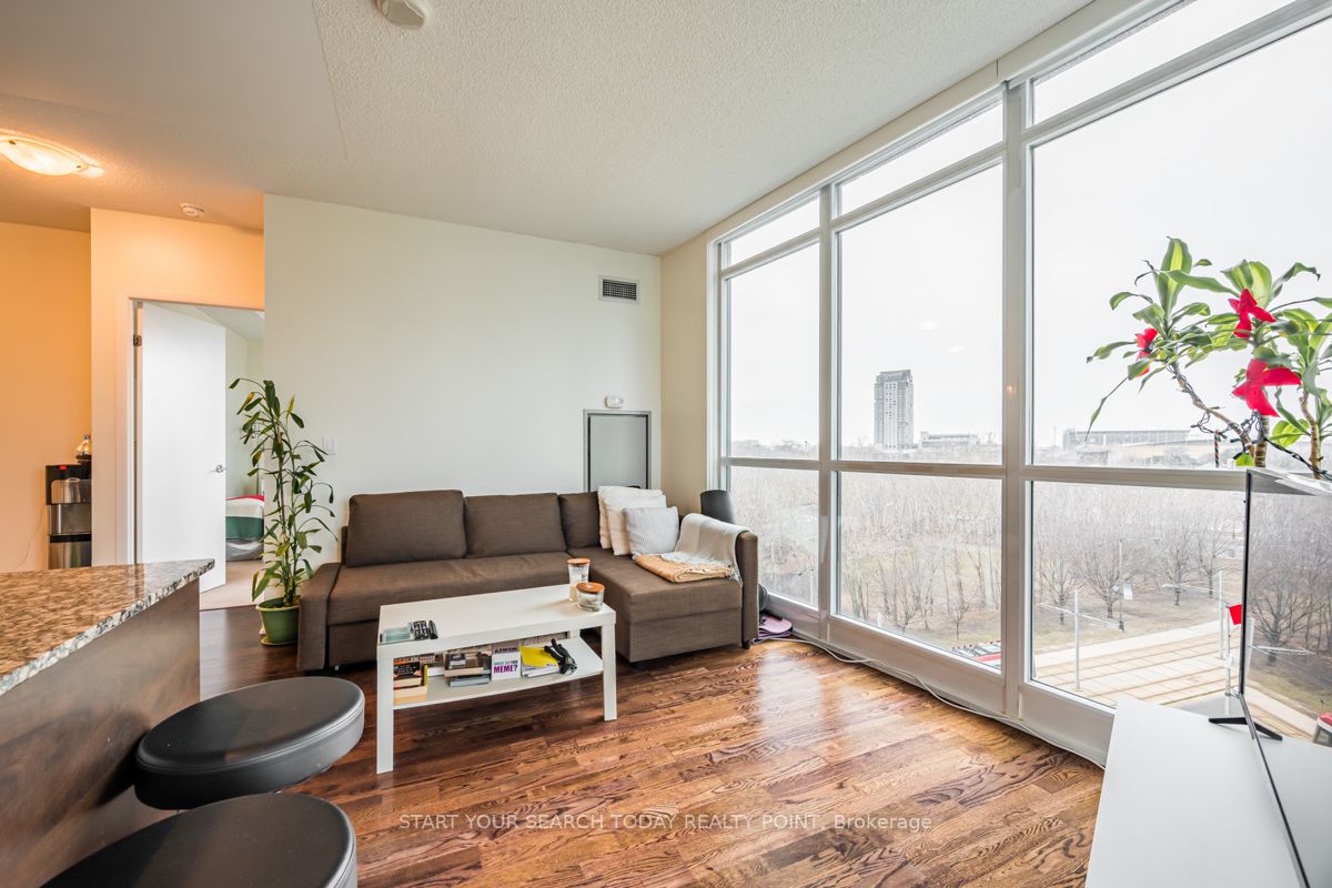 215 Fort York Blvd, #710