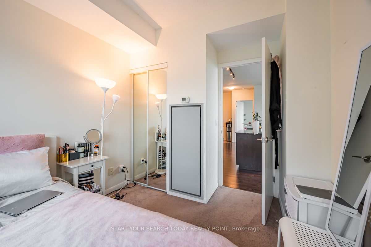 215 Fort York Blvd, #710