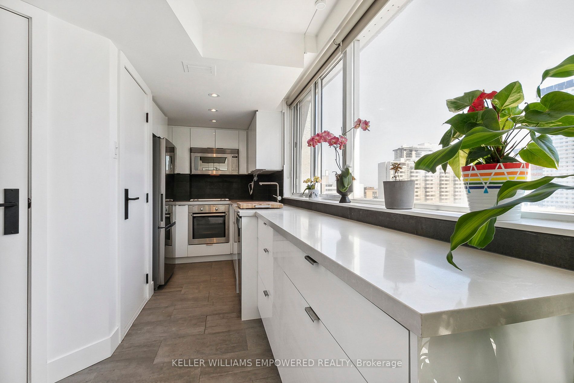 7 Broadway Ave, #701