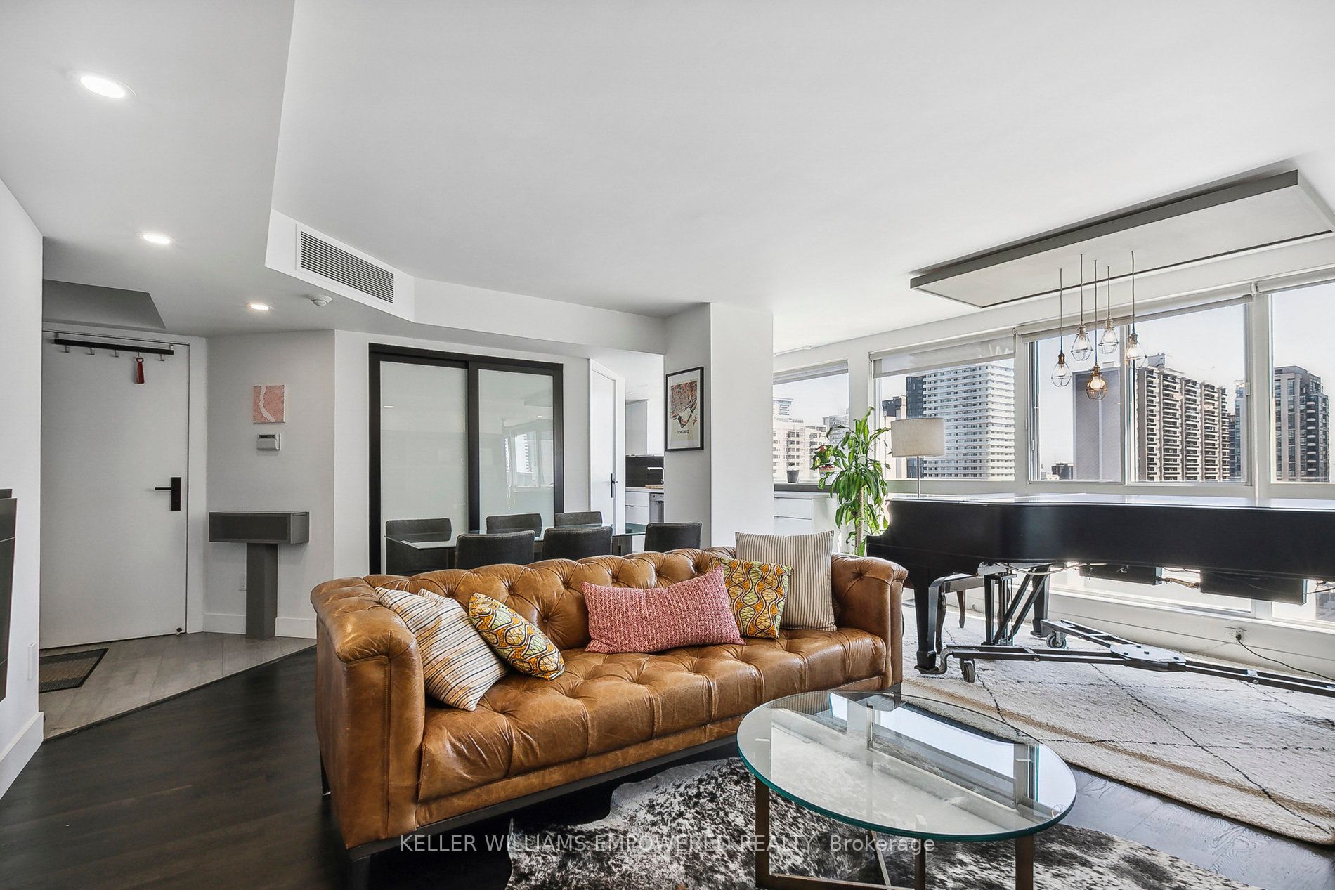 7 Broadway Ave, #701