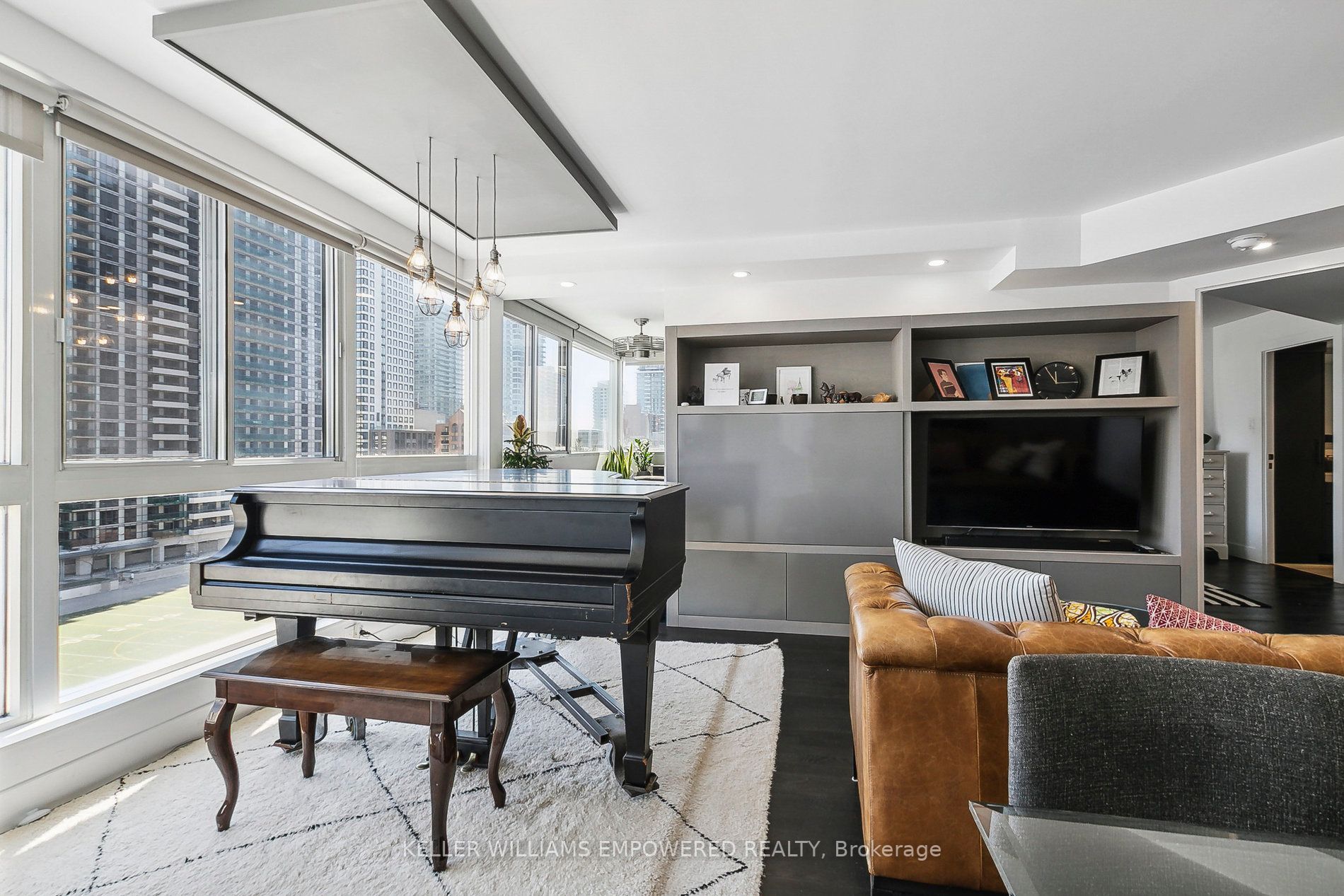 7 Broadway Ave, #701